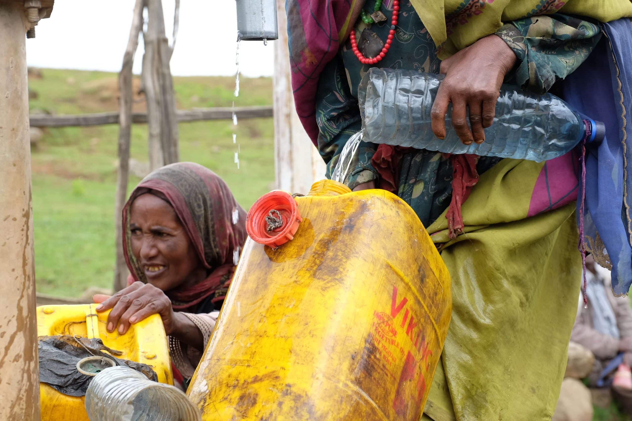 Women line up to fill their yellow jerry cans